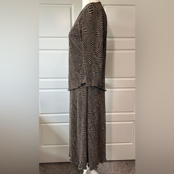 Connected Petite Women's 10P‎ Black Tan Abstract Print V Neck 3/4 Sleeve Peplum - Picture 5 of 7